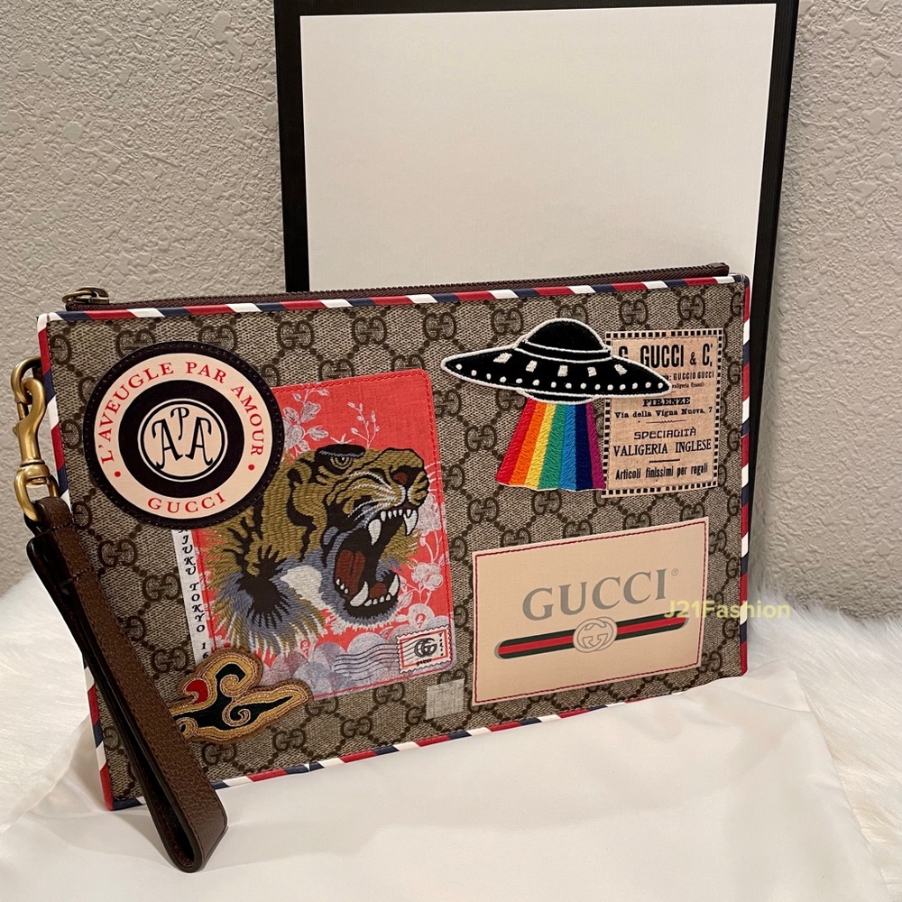 NEW Authentic Gucci Courrier GG Supreme Pouch - Picture 3 of 11